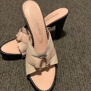 Yves Saint Laurent Sandal/heel